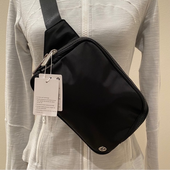 lululemon athletica Handbags - 🆕 LARGE Everywhere Belt Bag in Black Lululemon